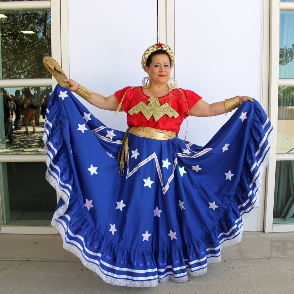 Cosplay Stories : Mexican Wonder Woman / Mujer Maravillosa by